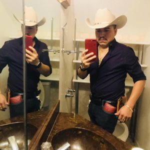 Meet your Posher, Carlos